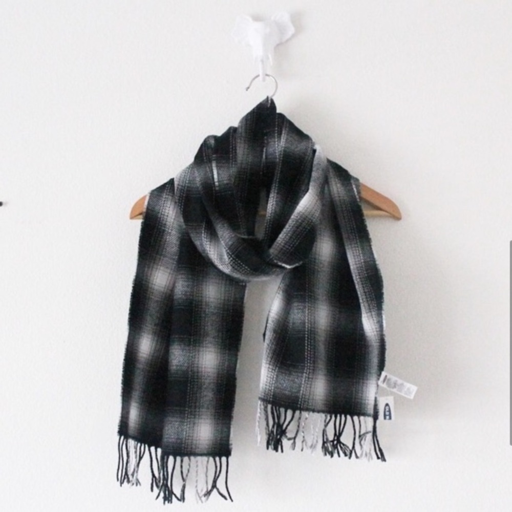 NWT Old Navy Plaid Flannel Scarf  L216 - 228 - Picture 4 of 5